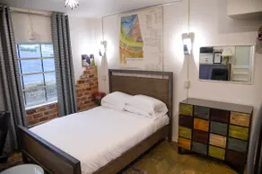 Alabama Boutiq Hotel: #7 Sleeps 4 with Kitchen - Image 2