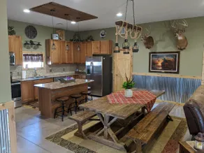 The Rut 'N Strut Lodge South - Image 4