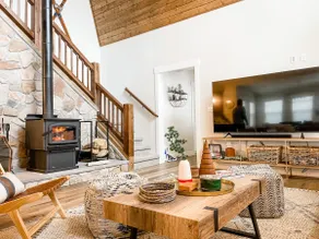 *Sale* Huge Lake Cabin Ski/Nat'l Parks/Hot Tub - Image 2