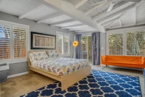 Chic Rustic & Modern Bungalow Centrally Located - Image 2