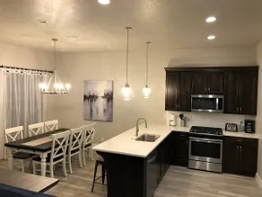 Beautiful Poolside Townhome at Ocotillo Springs in Santa Clara - Image 2