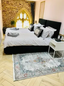 Superb 2 bed flat in historic, central location! - Image 3