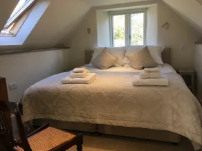 Tranquil Cotswold Wash House Cottage - Image 2