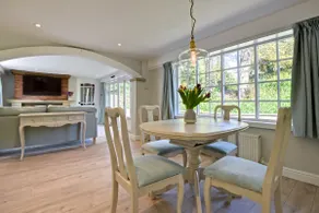 Three Trees Cottage: delightful and airy - Image 3