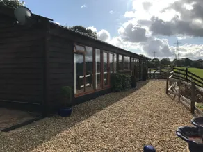 Countryside lodge (hot tub and pool) - Image 2