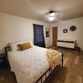 Serene 2 Bedroom Ranch Tucked Away In The Country - Image 5