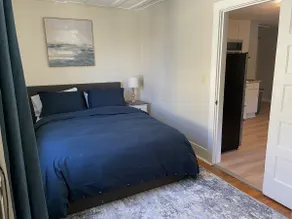 Cozy 2bdrm Apt. Walk  downtown bring your pets - Image 2