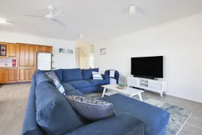 Bayview I Absolute Waterfront with Jetty I 5 Mins to Hyams Beach - Image 2