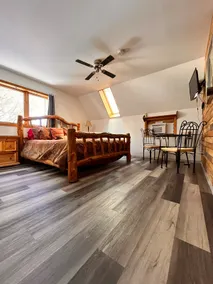 Tucked Away Stay - Close To Town and In Nature - Image 3
