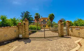 Villa in the countryside, Due Miglia, for tourist use - Image 2
