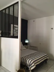 Superb modern studio in typical neighborhood - Image 2