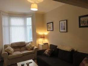 Nice house, in convenient location (free parking) - Image 2