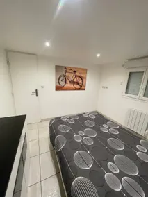 3-Bedroom Ground-Floor Apartment Near Eurexpo, Saint-Priest - Image 5