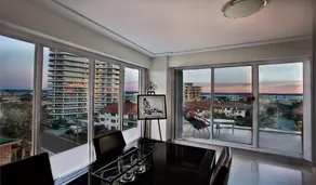 Waterview luxury hideaway, 2 min walk to all, pool - Image 5