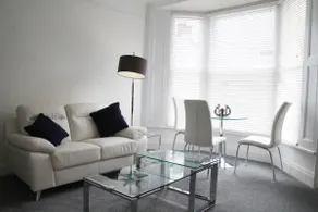 Llandudno by the Pier & Beaches - Great Location - Bright 2 - Bedroom Apt - Image 3