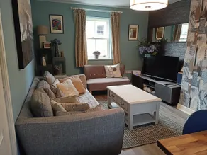 Peaceful Cosy Hilltop House. Garden & parking - Image 3