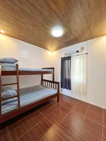 2 Bedroom w/ 100 Mbps Wi-Fi Cabin - Image 4