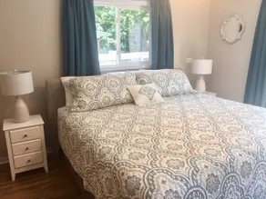 Clean and comfortable with beds for 6, walk to IMS - Image 3