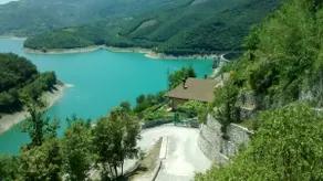 The terrace overlooking the lake - Image 2
