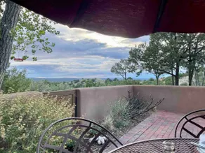 Beautiful Views, Privacy, next to Four Seasons, 10 min to Plaza, nice decor - Image 3