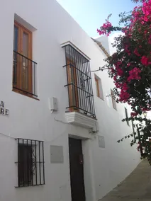 A BEAUTIFUL RENOVATED APARTMENT IN THE OLD CITY - Image 4