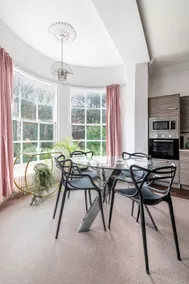 Central 2 Bed Apt in Sought After St. 4 - Image 2
