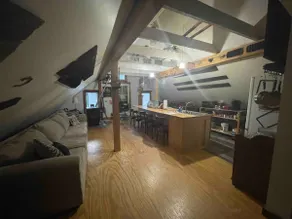 Cozy loft apartment in adventurers paradise - Image 2