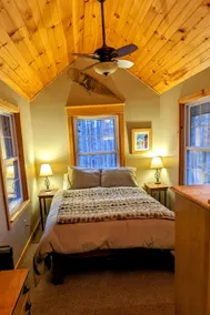 Dry cabin in woods, close to ski & village, pets - Image 4