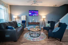 LARGE Updated Townhome Minutes to Downtown Raleigh - Image 2