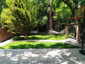 Country house with a beautiful garden - Image 5