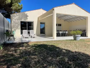 House near beaches and amenities - Image 2