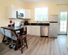 Mulberry Cottage on 16 Acres, King Size Bed, No Pet Fee - Image 2