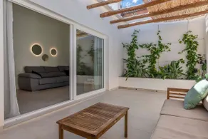 A nice house with an interior patio. - Image 2