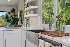 Botanical Estates Modern Wine Co. Home & Jacuzzi - Image 5