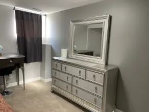 Bright, elegant guest suite. - Image 5