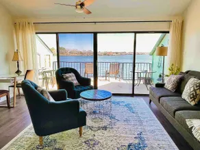 Beautiful Waterfront Condo on Lake Conroe - Image 2