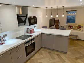 Modern 2 Bedroom Flat with private outdoor terrace - Image 2
