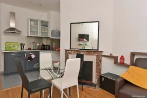 Quiet and Bright Apartment 2 minutes from the City Center - Image 5