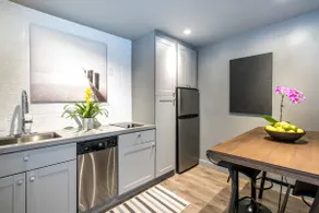 Unit D (1 bed/1 bath off Wilton drive) - Image 2