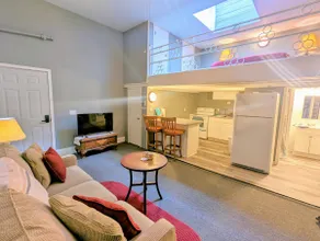 2 Bed Apt in the Heart of Robinson, Free Laundry - Image 3