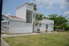 Spectacular Casa Quinta with an exclusive view - Image 2