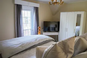 Golf,Ski 2 BR Century Home in Downtown Orangeville - Image 4