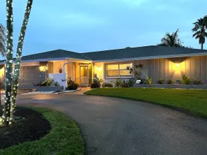 Coastal Getaway *Heated Pool *3 King Rooms - Image 5