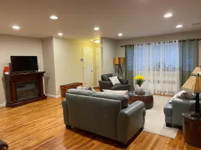 Comfortable, Split-Level Modern NY Space - Image 3