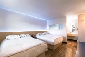 Stay in Painted Trillium Room at the Iris Motel! - Image 2