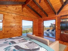 Large holiday home overlooking the Knysna Lagoon - Image 2