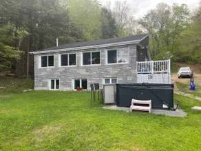 Beautiful waterfront cottage with spa & internet - Image 3