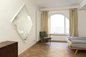 The Consulate/ Huge apt ideal for groups! - Image 5