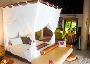Santo Sunset Luxury Beach Bungalow vid Surunda Bay - Image 5