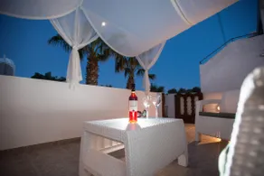 Amantes Amentes - Beach House Santorini - Image 2
